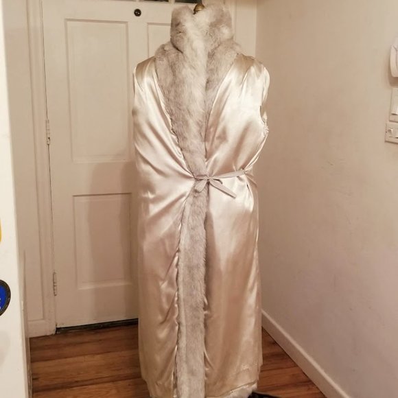 Silver Fox | Faux Fur | Signature Collection by Russel Taylor | Limited Edition - Picture 14 of 16